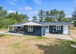 Einladendes Ferienhaus mit Whirlpool und Sauna
