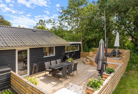 Geräumiges Ferienhaus auf grossem Naturgrundstück
