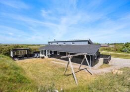 Lyst og velholdt sommerhus med spa, sauna og udestue