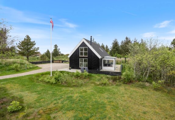 Klassisk 6 personers sommerhus med badekar og brændeovn