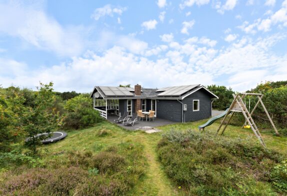 Hyggeligt sommerhus med aktivitetsrum – Lodbjerg Hede