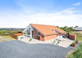 Flot sommerhus med sauna og shelter på Lodbjerg Hede. Kat. nr.:  K6782, Brunbjergvej 3;