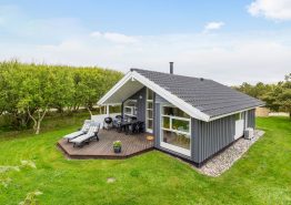 Dejligt sommerhus med brændeovn til 4 personer