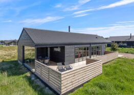 Femstjernet feriehus med sauna, badekar og udsigt til fiskesø