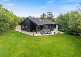 Moderne sommerhus til 6 personer med rolig og naturskøn beliggenhed. Kat. nr.:  KK1041, Fyrrealle 16;