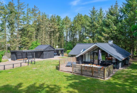 Charmerende sommerhus med shelter og bålplads på Lodbjerg Hede