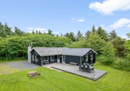 Dejligt og lyst sommerhus med spabad og sauna. Kat. nr.:  KK1151, Gransangervej 18