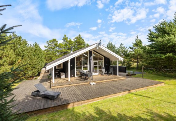 Klassisk sommerhus i Lodbjerg Hede på ugeneret naturgrund