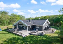 Familievenligt sommerhus på Lodbjerg Hede på dejlig naturgrund