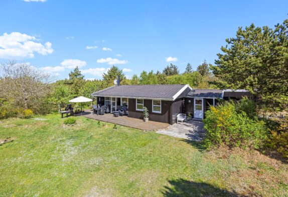 Hyggeligt sommerhus i Lodbjerg Hede på naturgrund
