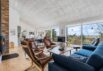 Stilfuldt sommerhus med spa, udebruser og panorama udsigt (billede 3)