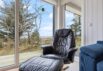 Stilfuldt sommerhus med spa, udebruser og panorama udsigt (billede 7)