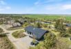 Stilfuldt sommerhus med spa, udebruser og panorama udsigt (billede 50)
