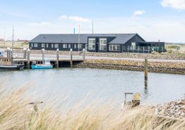 Stort og handicapvenligt aktivitetssommerhus