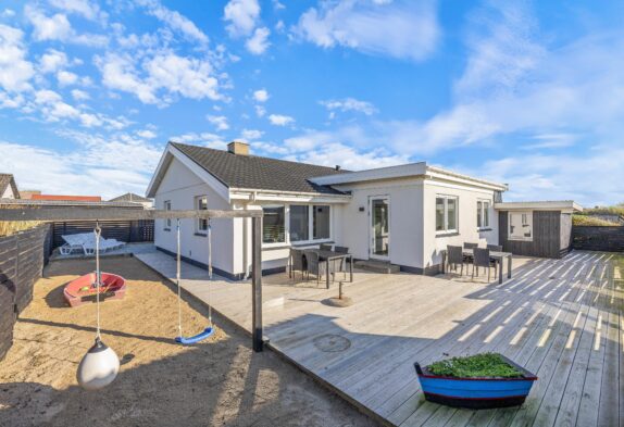 Strandnahes Ferienhaus mit Badetonne für 6Personen
