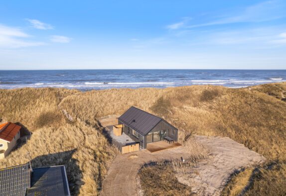Modernes Ferienhaus in Fjand, 50 m zum Strand, 1 Hund erlaubt