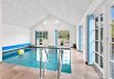 Moderne sommerhus med swimmingpool, spa og sauna i Husby (billede 2)