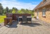 Hyggeligt stråtækt sommerhus på stor, ugeneret naturgrund (billede 23)