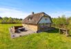 Hyggeligt stråtækt sommerhus på stor, ugeneret naturgrund (billede 26)