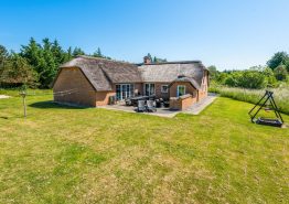 Wunderschönes Ferienhaus mit Pool und Spielgeräten