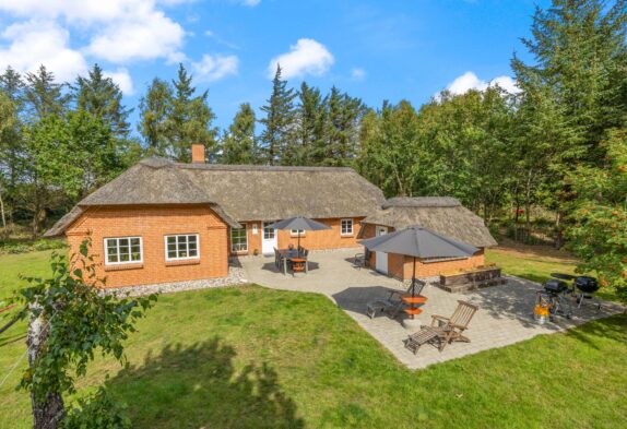 Dejligt feriehus på stor naturgrund