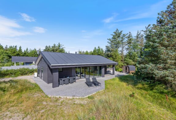 Modernes Ferienhaus mit Badetonne und Außensauna