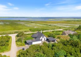 Hyggeligt sommerhus med panoramaudsigt over Nissum Fjord