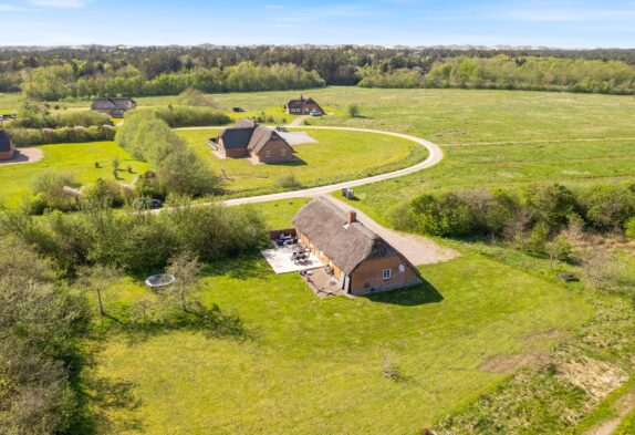 Børnevenligt sommerhus i Vedersø med sauna og spa