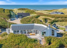 Sommerhus 50 meter fra stranden med spa og sauna