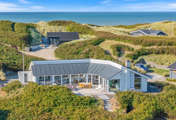 Strandnah, ruhige sowie zentrale Lage mit Wintergarten
