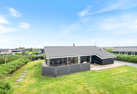 Ferienhaus mit Holzofen, Sauna und Whirlpool nah am Wasser