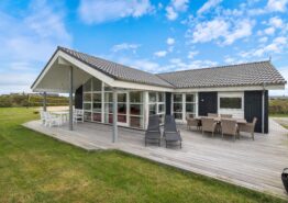 Modernes, strandnahes Ferienhaus mit Sauna und Whirlpool