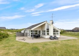 Modernes Ferienhaus auf großem Grund mit Sauna und Spa