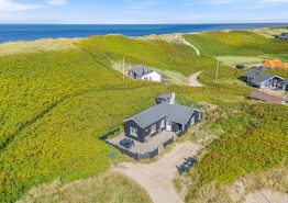 Flot og moderne feriehus kun 50 m fra Vesterhavet