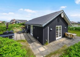 Stilfuldt sommerhus i Søndervig kun 150 meter fra stranden