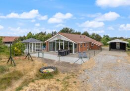Dejligt feriehus med brændeovn, uderum og pavillon
