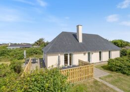 Dejligt sommerhus med brændeovn og høj komfort til 6 personer