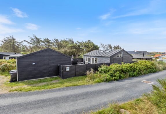 Modernes Ferienhaus mit Außenwhirlpool, 300 m zum Strand