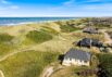 Charmerende sommerhus med fantastisk beliggenhed – 50 m fra havet (billede 1)