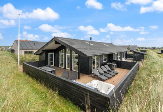 Schönes strandnahes Ferienhaus mit Außenwhirlpool & Sauna