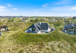 Helles Ferienhaus mit Außenwhirlpool und Panoramaausblick