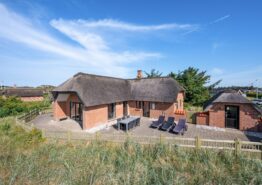 Feriehus med sauna, skøn beliggenhed nær stranden