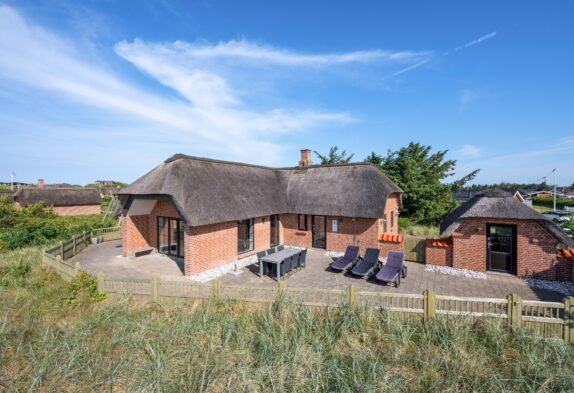Feriehus med sauna, skøn beliggenhed nær stranden