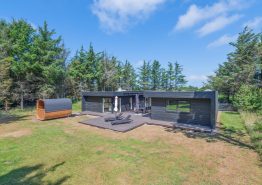 Sommerhus med udesauna på lukket naturgrund – 2 hunde tilladt