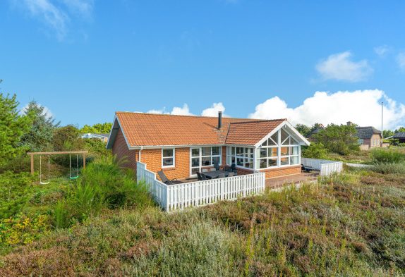 Godt og velindrettet feriehus med terrasse