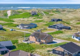 Feriehus med brændeovn til 6 personer – 200 meter fra havet