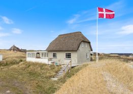 Strandnahes, reetgedecktes Ferienhaus mit Wintergarten