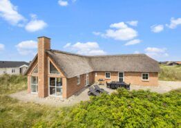 Sommerhus med spa, sauna og ellader – kun 250m fra vandet