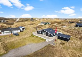 Strandnahes Ferienhaus mitten in den Dünen von Søndervig