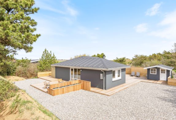 Gemütliches Ferienhaus mit Kamin in Søndervig